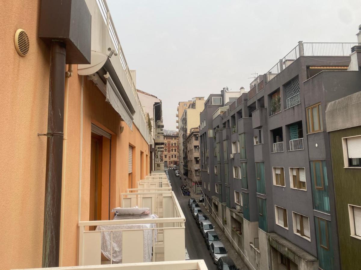 La Casa Di Giacomo Con Parcheggio Trieste Exteriör bild