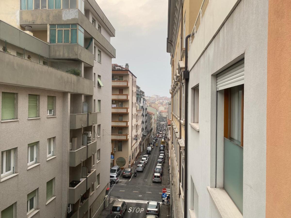 La Casa Di Giacomo Con Parcheggio Trieste Exteriör bild
